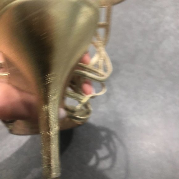 Via Spiga Gold Sandals - Size 7.5 - Picture 8 of 8